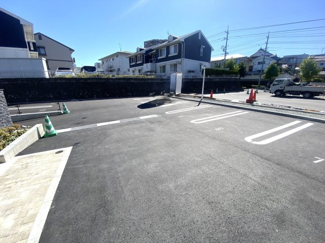 プレミア西条中央Ｂ棟の駐車場