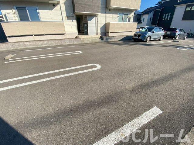 ナゴミエルエミアス ナゴミエルの駐車場