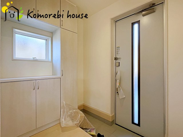 鴻巣市松原　新築一戸建て　リーブルガーデン　04の玄関|ゆったりとした玄関です