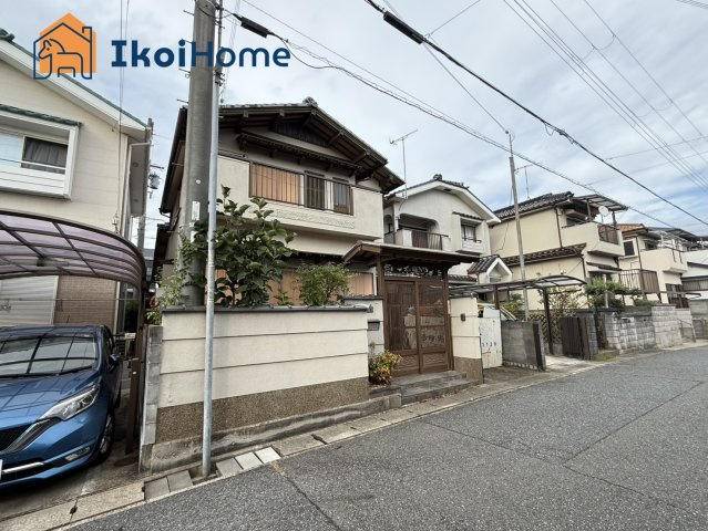 神戸市西区長畑町　中古戸建のエントランス|●資料・カタログのご請求無料●玉津第一小学校までは徒歩9分、玉津中学校までは徒歩27分。						