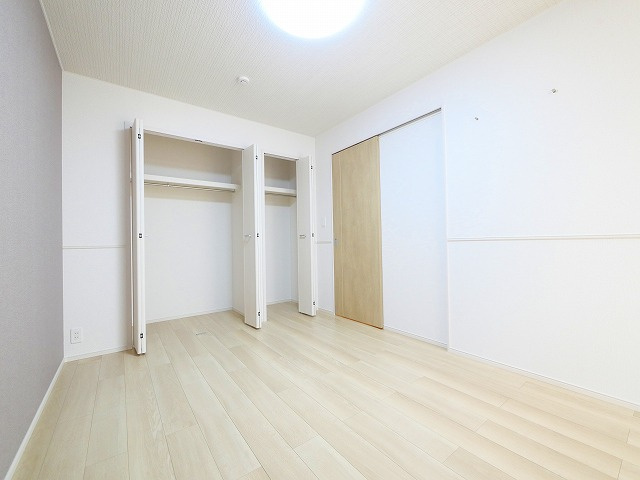 アルティザン九条の洋室