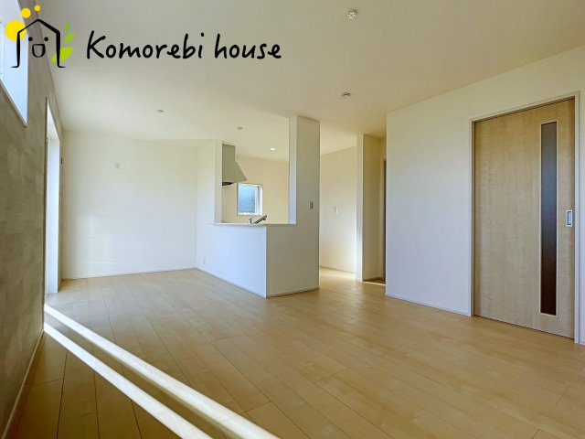 鴻巣市松原　新築一戸建て　リーブルガーデン　05の居間・リビング|使いやすい居間です