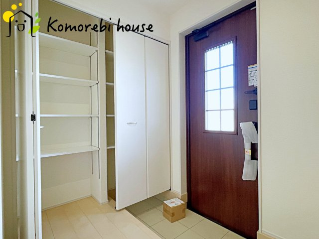 鴻巣市松原　新築一戸建て　リーブルガーデン　05の玄関|毎日通る玄関はこちらです