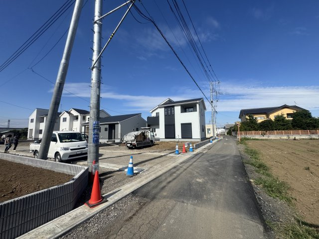 新築　太田市下田島町第14　Livele Garden.S　4号棟の前面道路含む現地写真|現地写真　東側接道幅員約3.2ｍ