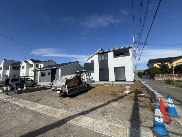 新築　太田市下田島町第14　Livele Garden.S　4号棟の駐車場|現地写真　駐車スペースは並列3台分可能です！
