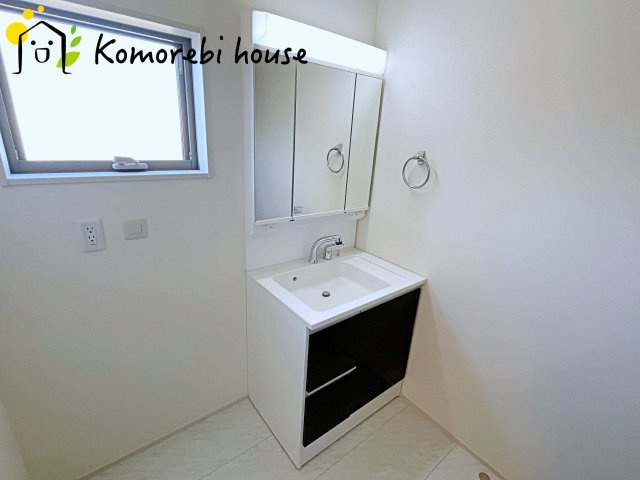 鴻巣市松原　新築一戸建て　リーブルガーデン　07の独立洗面台|12/22　撮影済み