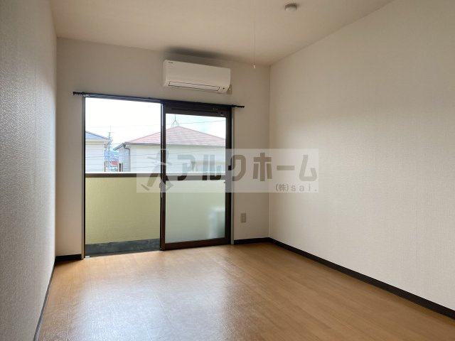 OMレジデンス柏原2の居間・リビング