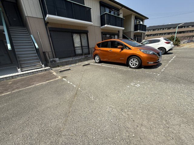 ディアス坂越の駐車場