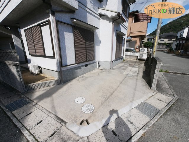 姫路市御国野町深志野　中古戸建の駐車場
