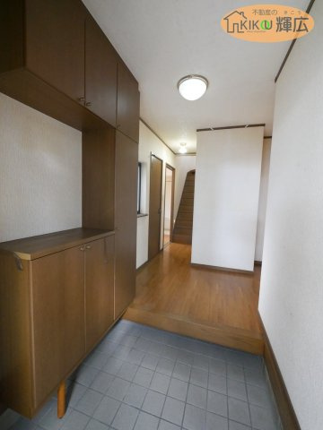 姫路市御国野町深志野　中古戸建の玄関