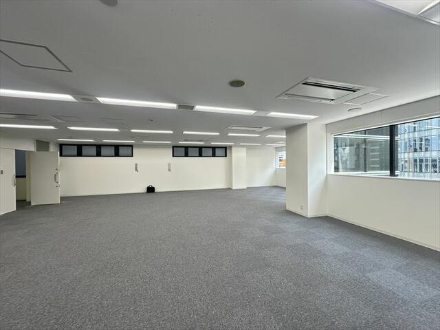 ＮＨ青山ビルの洋室