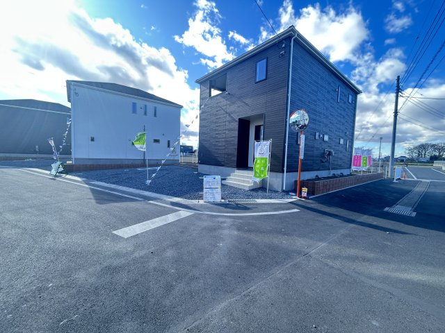 新築　太田市下田島町第5　クレイドルガーデン　１号棟の前面道路含む現地写真|現地写真　北側接道幅員約ｍ