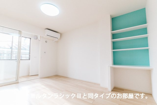 カーサ　ラ　ルーチェ　Ⅱの居間・リビング