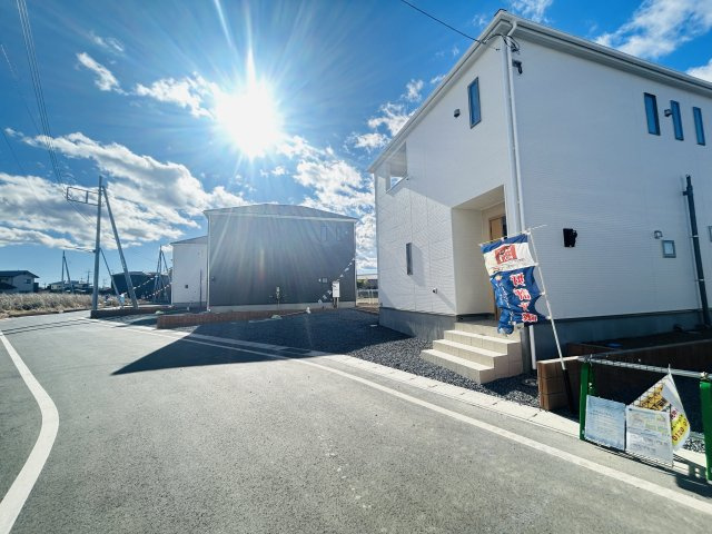 新築　太田市下田島町第5　クレイドルガーデン　2号棟の前面道路含む現地写真|現地写真　東側接道幅員約ｍ