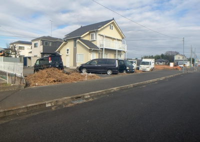 【外観】 | 厚木市中依知　土地 | 土地を買う際、住む地域の自治体や福祉の補助制度にも注目してみましょう。子供や老人の医療補助やゴミ出しのルールなど、自治体によってルールに大きな違いがあるため、暮らしやすい土地で判断するとよいでしょう。