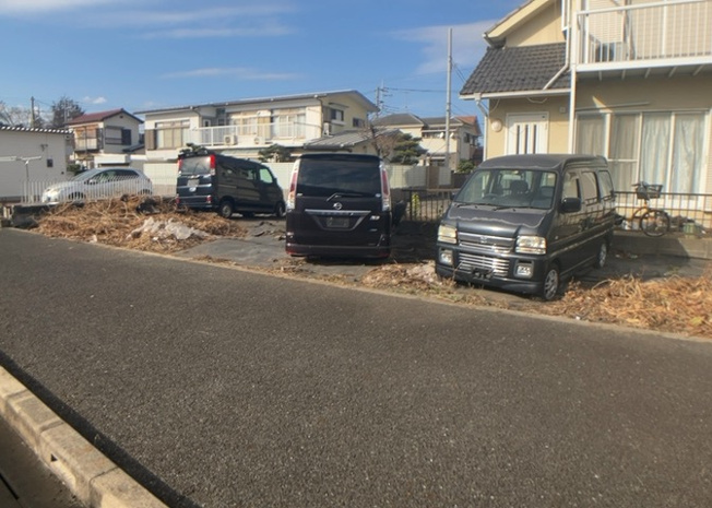 【外観】 | 厚木市中依知　土地 | 土地購入を検討されている場合、境界杭がない状態で購入してしまうと境界確定測量をする必要があり、費用がかかります。購入の前に、売主、隣土地所有者立ち合いのもと境界を確定し境界杭を設置するのがベストです。