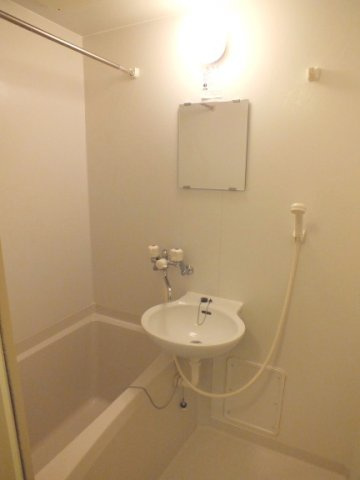 レオパレスＥａｓｔの浴室|浴室乾燥機付