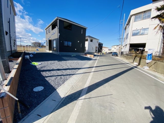 新築　太田市下田島町第5　クレイドルガーデン　3号棟の前面道路含む現地写真|現地写真　東側接道幅員約ｍ