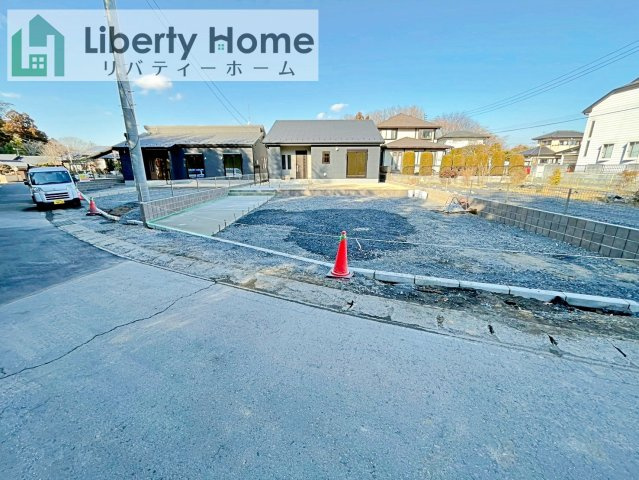 城里町石塚15期　新築戸建　2号棟の前面道路含む現地写真