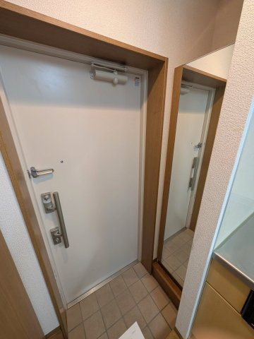 メゾン・アンソレイユの玄関