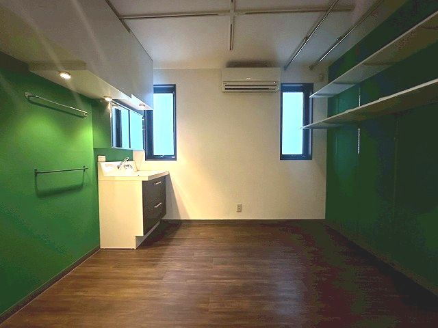 【ランドリースペース】 | 南区大楠1丁目戸建 | 洗面台付のサービスルームです。