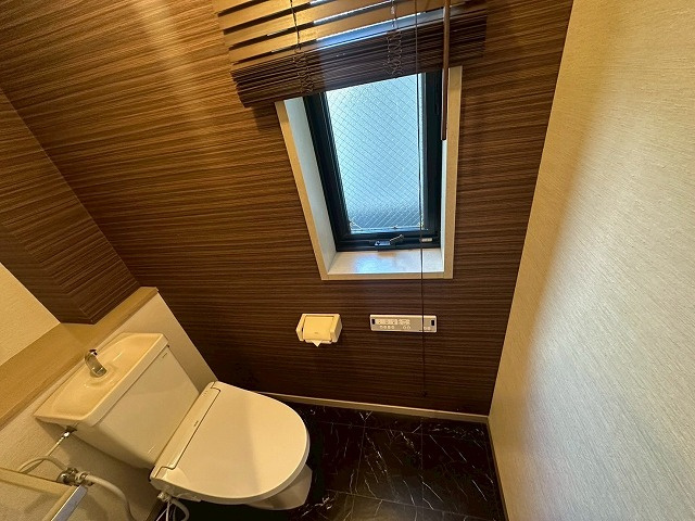 【トイレ】 | 南区大楠1丁目戸建 | 1階のトイレです。各階にトイレがあります。