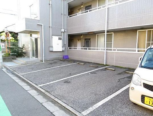 葛飾区西亀有３丁目の賃貸マンションの駐車場|月額賃料：15,000円（税込み）　（初回保証料：7,500円（税込み））