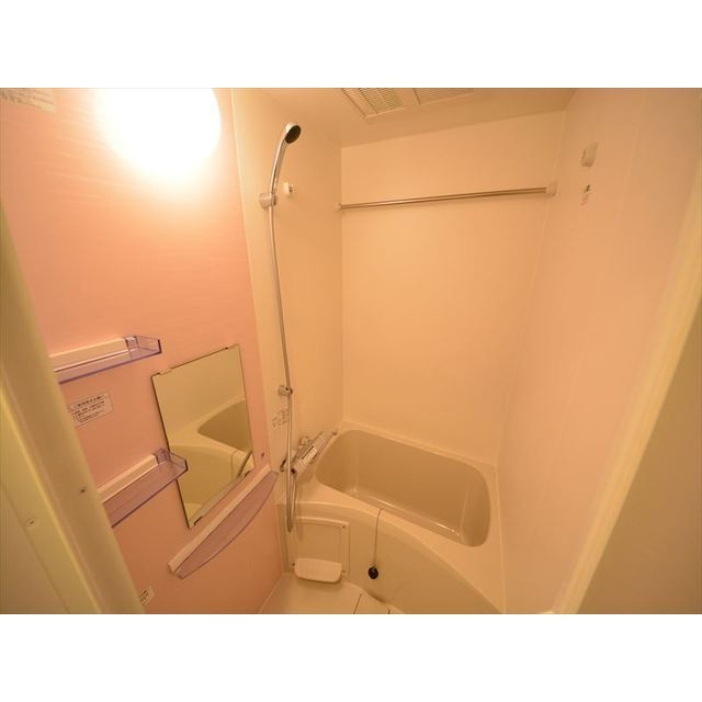 CREST TAPP 神戸湊町 NOIRの浴室