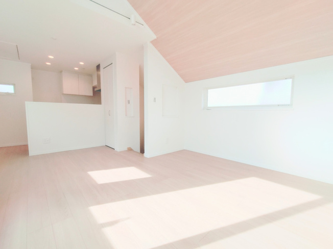 【居間・リビング】 | 板橋区高島平5丁目　新築戸建 | ◇南向きで明るい吹き抜けリビング◇