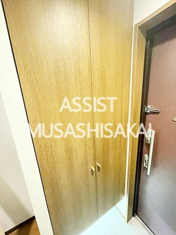 高木ビルの玄関