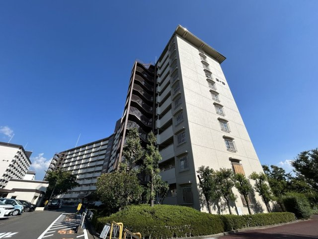 向島ニュータウン第三街区D棟の外観