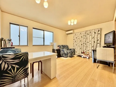 【居間・リビング】 | 葛飾区西水元5丁目中古住宅 | 【リビングダイニング】一日の中で多くの時間を過すことになるリビングダイニングだからこそ、いつも穏やかな空間であることが必然。爽やかな通風と採光を存分に感じる事が出来る空間です。