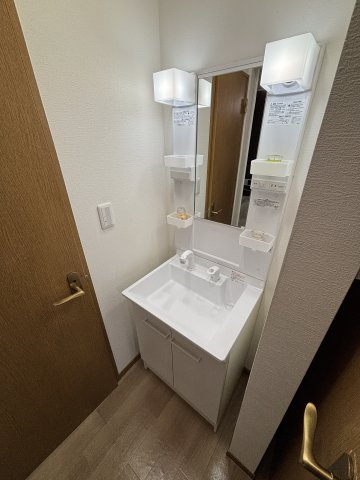 ドリームクレストⅠの洗面所|朝の身支度に便利な洗面台あり