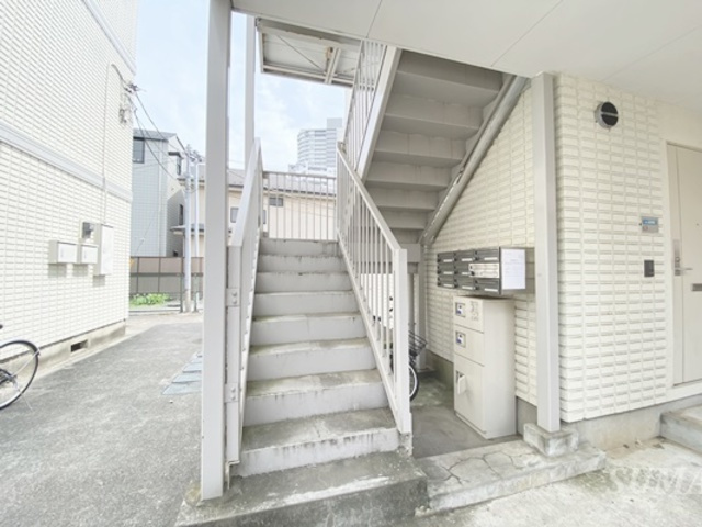 ベアパレス　A棟のその他共用部分|共用階段です☆