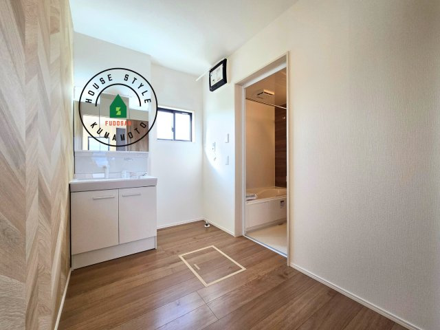 菊池郡大津町大字町第10‐2棟(1号棟)の内観：施工例|ゆとりの洗面スペースで朝の身支度もスムーズに。暮らしを快適に変えるシャワー付洗面台です！