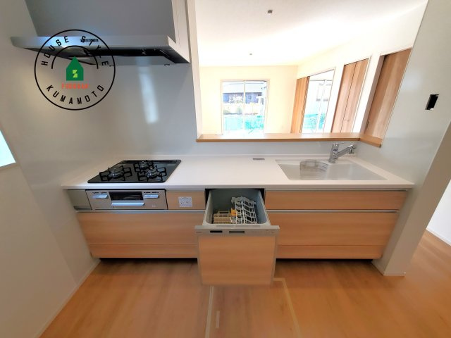 菊池郡大津町大字町第10‐2棟(1号棟)の設備|ビルトインタイプで、キッチンと同じカラーにすることにより一体感を持たせることができます。乾燥機能が備わっているため家事の時間が短縮できます。