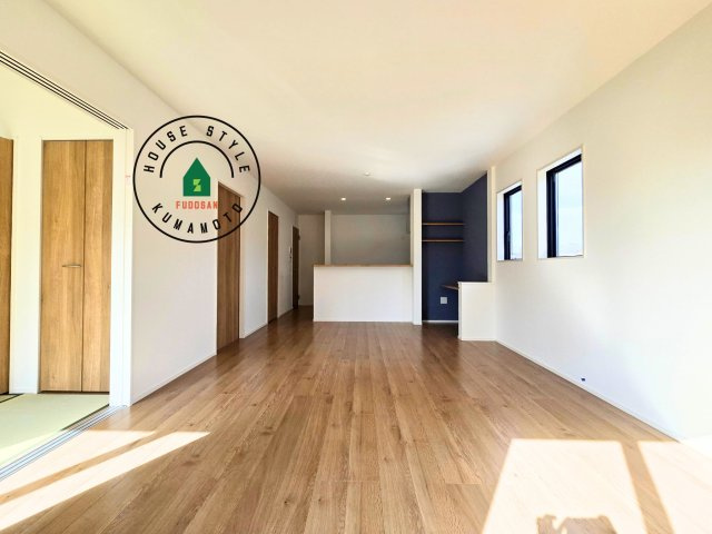 菊池郡大津町大字町第10‐2棟(1号棟)の内観：施工例|ご家族を近くに感じられる対面キッチンのLDK。会話もはずみそうですね。