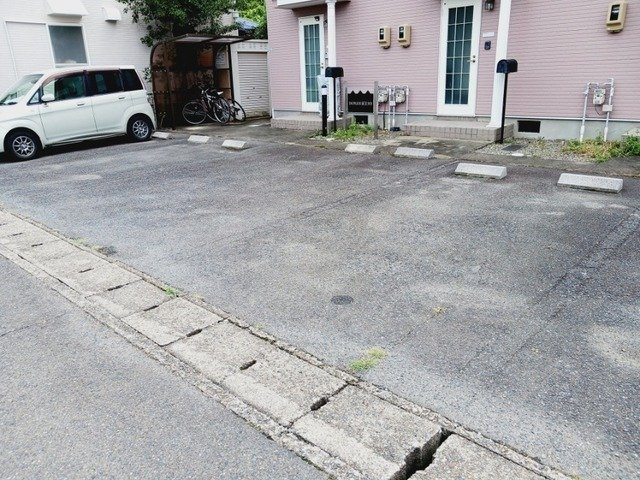 ＤＵＰＬＥＸ国王３５３の駐車場