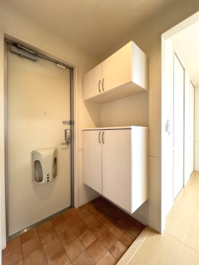 メゾン・シュシュの玄関|収納もある玄関です