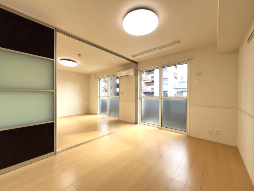 メゾン・シュシュの洋室|ゆったりした洋室です