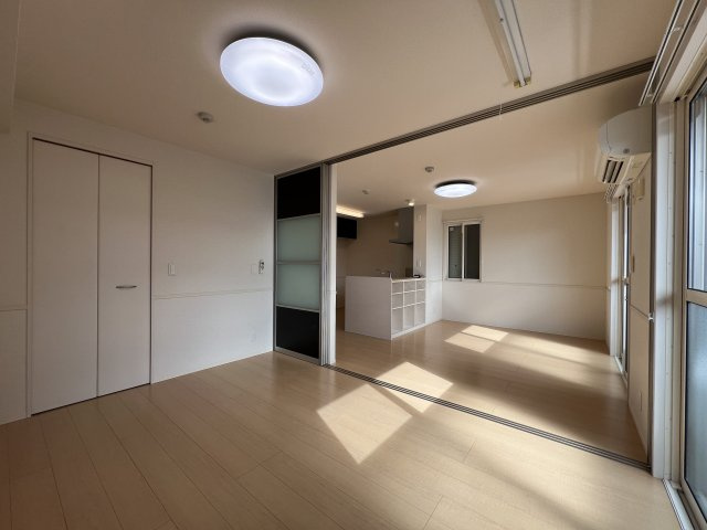 メゾン・シュシュの洋室|ゆったりした洋室です