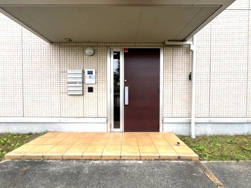 メゾン・シュシュのエントランス|ゆとりのあるエントランスです