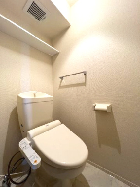 メゾン・シュシュのトイレ|落ち着いた色調のトイレです