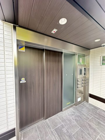 クラシスト千里丘上のエントランス