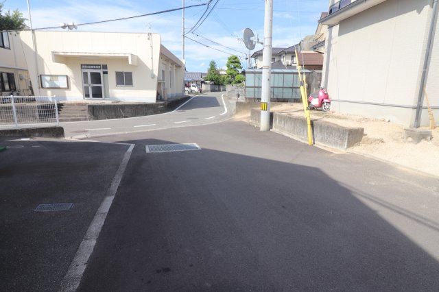 【前面道路含む現地写真】の画像