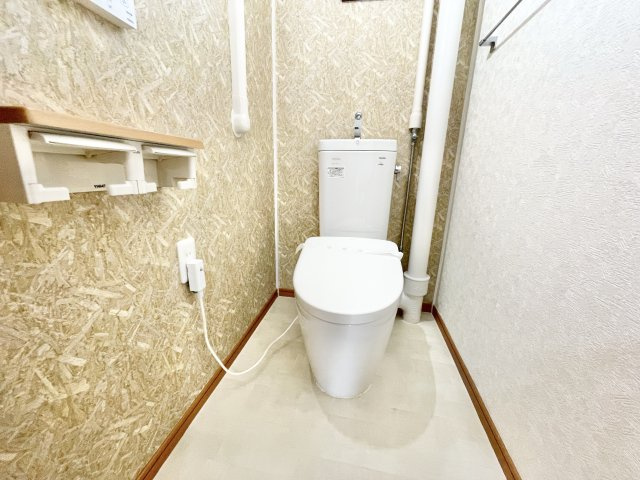 香里三井第四次住宅A30号棟のトイレ|落ち着いた色調のトイレです