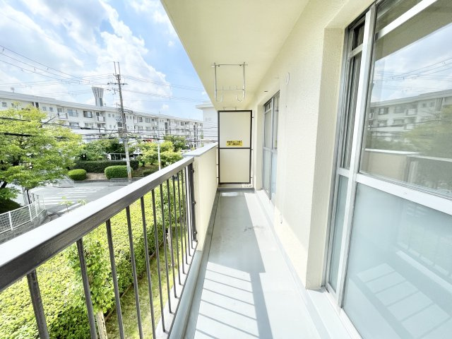 香里三井第四次住宅A30号棟のバルコニー|広々としたバルコニーです