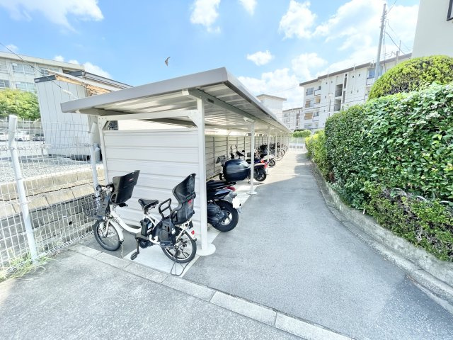 香里三井第四次住宅A30号棟の駐輪場