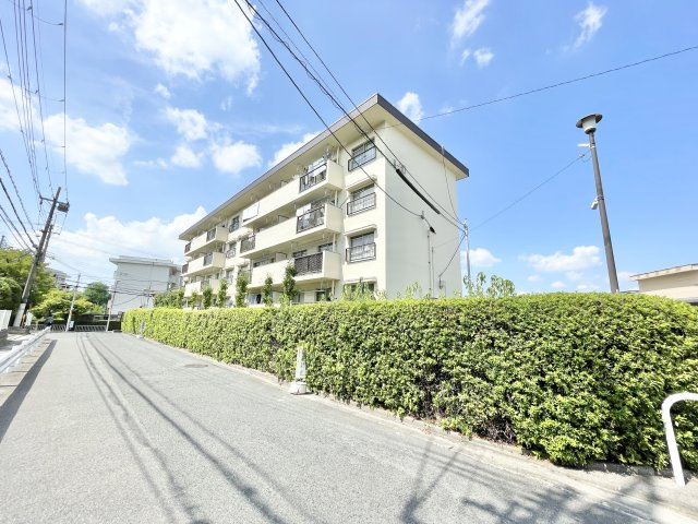 香里三井第四次住宅A30号棟の外観|外観は落ち着いています