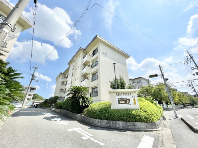 香里三井第四次住宅A30号棟の外観|外観もきれいです